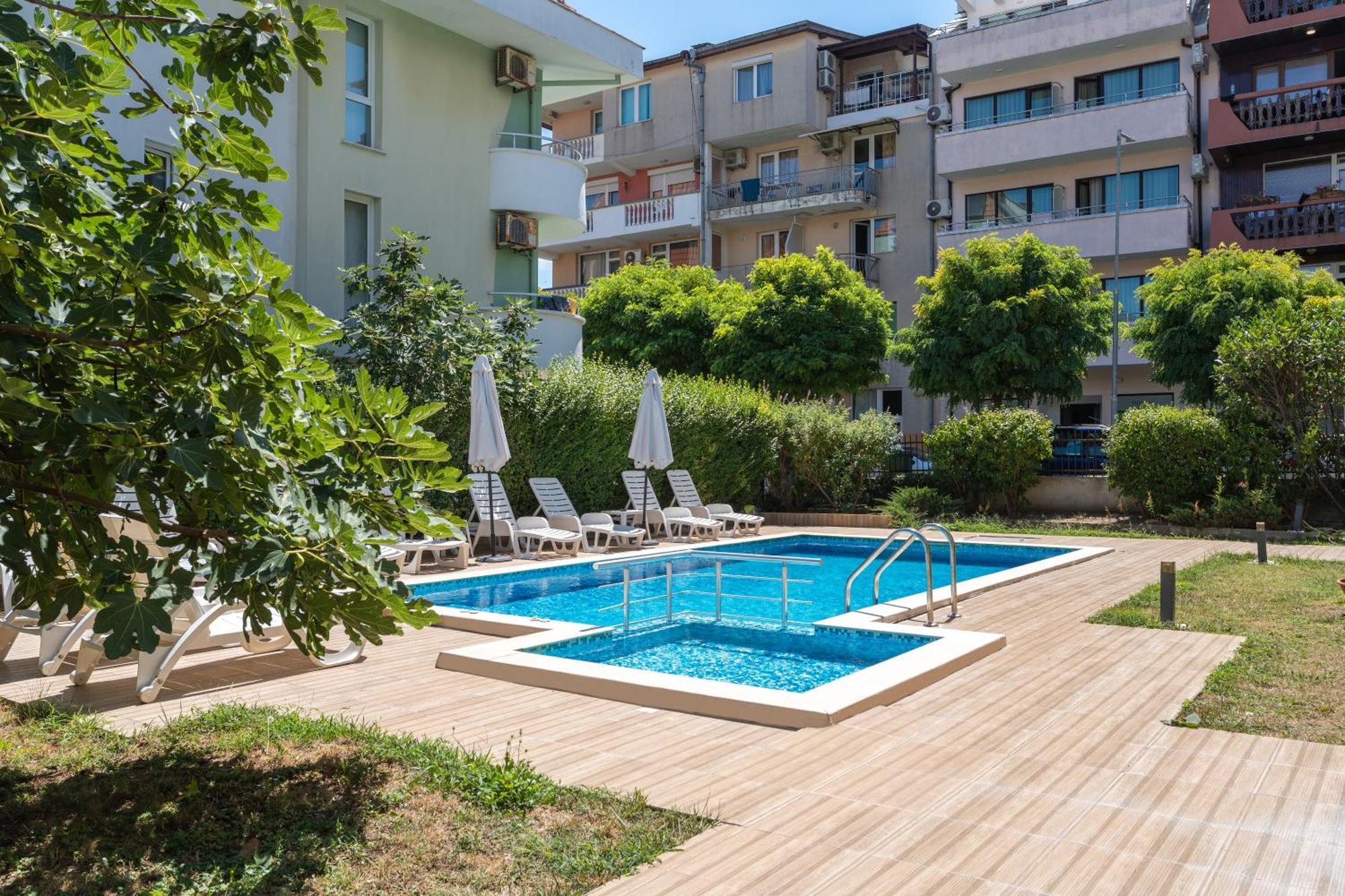 Hotel Milan Primorsko Exterior foto