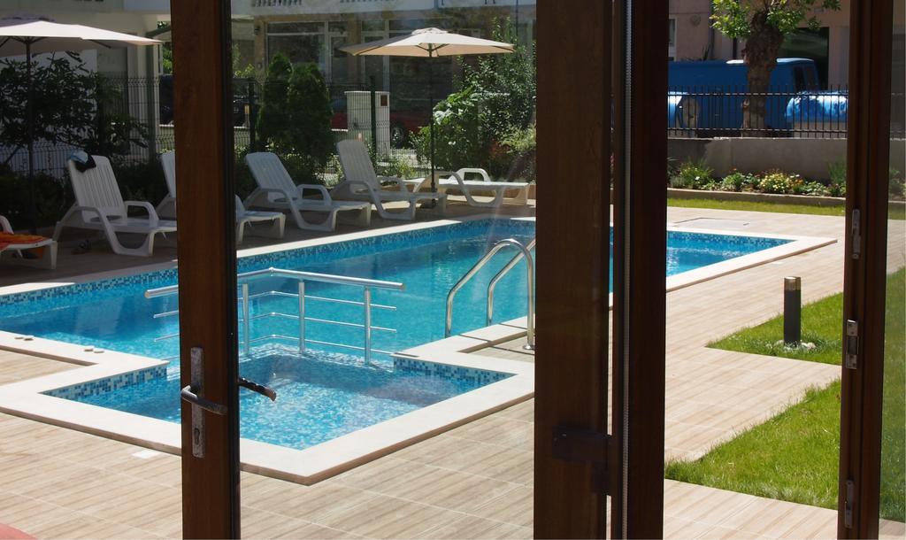 Hotel Milan Primorsko Exterior foto